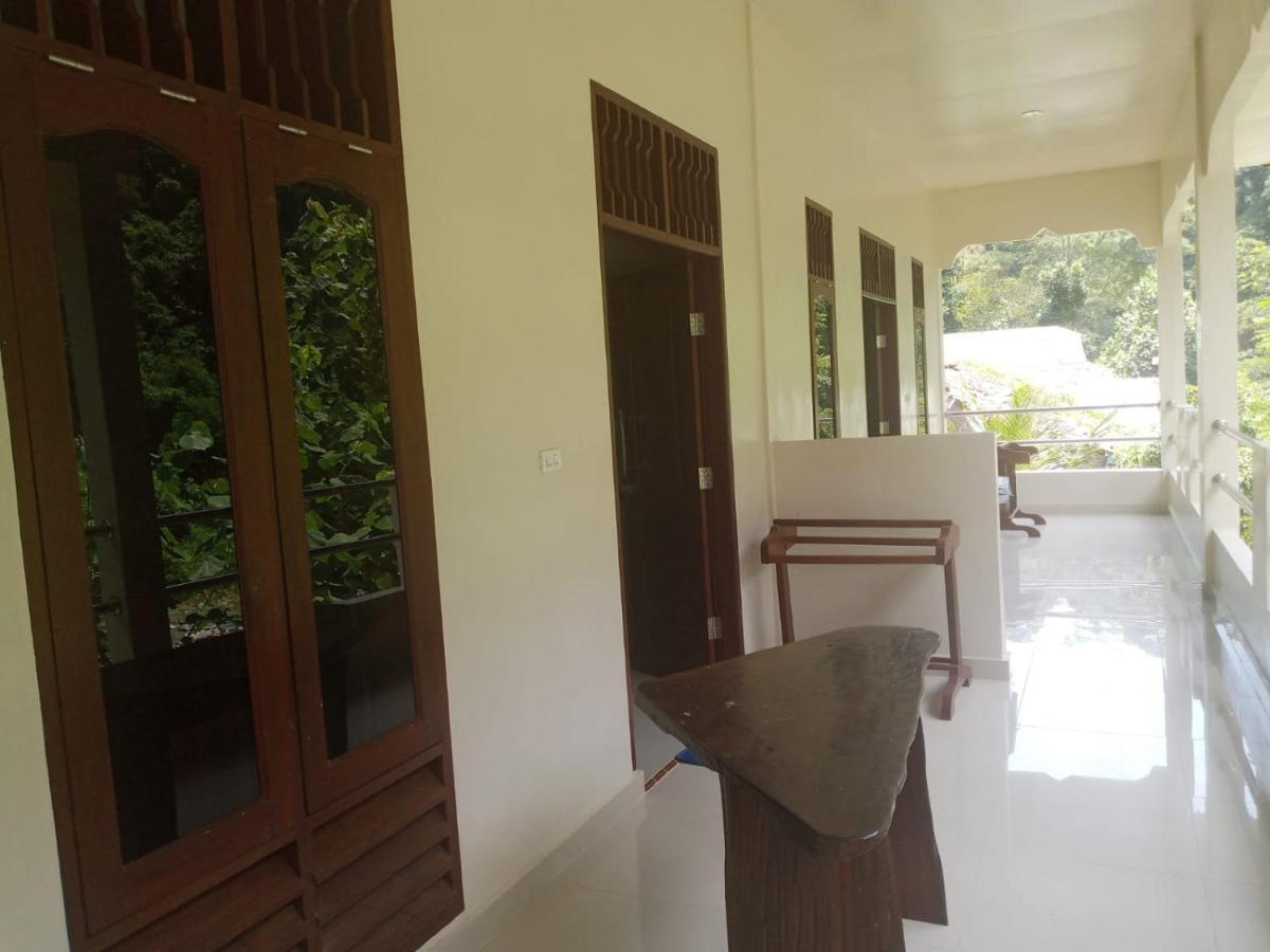 Raja Guest House - Jungle Trekking & Tours Bukit Lawang Sumatra Eksteriør billede