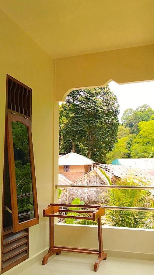Raja Guest House - Jungle Trekking & Tours Bukit Lawang Sumatra Eksteriør billede